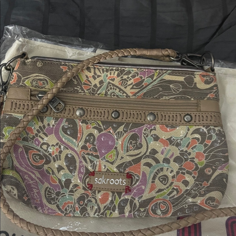 Sakroots “peace, love, and song” Pattern Crossbody Bag ☮️